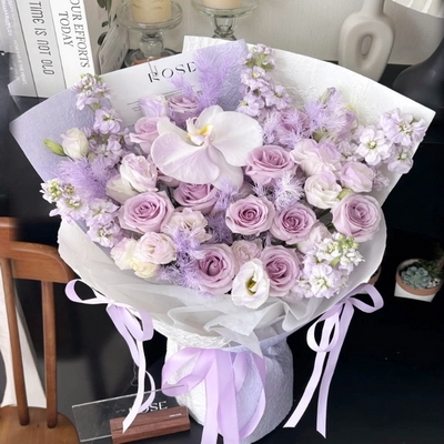 紫玫瑰蝴蝶兰混搭花束