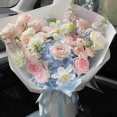 粉蓝色系混搭花束